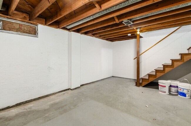 Building Photo - 1501 Linwood Ave