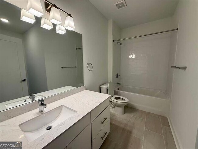 Building Photo - 525 Parkway Dr NE