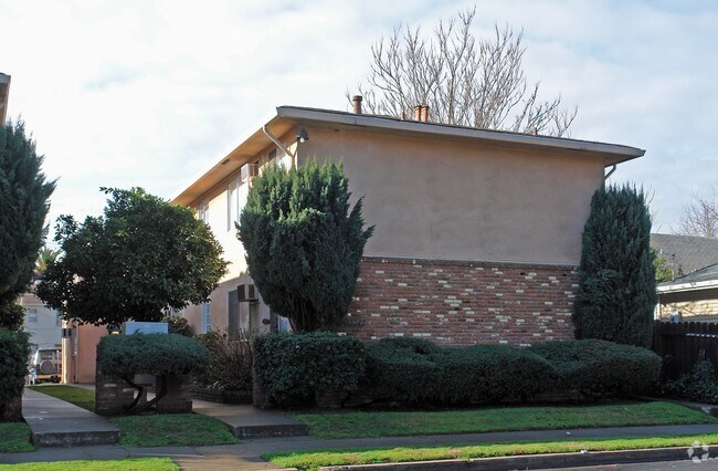 Primary Photo - 3322 Y St