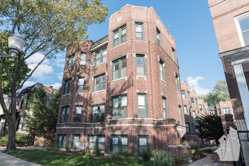 Building Photo - 3843 N Greenview Ave