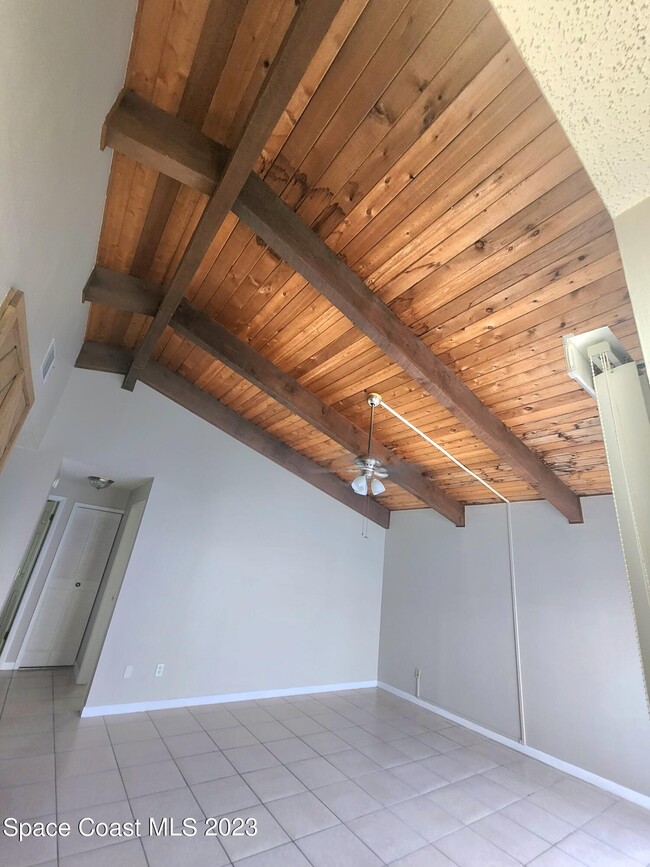 Building Photo - 230 Applewood Cir