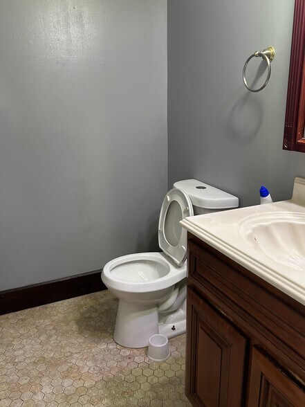 Building Photo - 7119 Wayles Dr