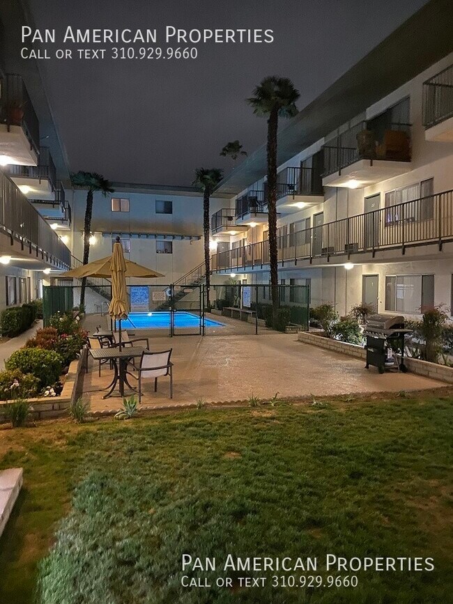 Building Photo - 812 N. Azusa-#4