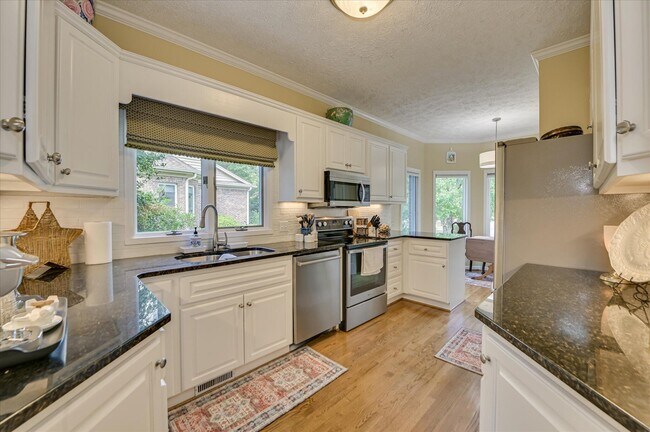 Building Photo - 108 White Willow Pl