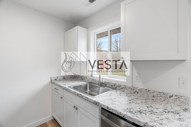 Building Photo - 59 Scates St