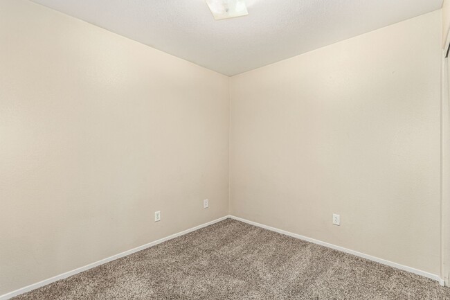 Building Photo - *FREE RENT THRU 2-28-25 FOR QUALIFIED APPL...