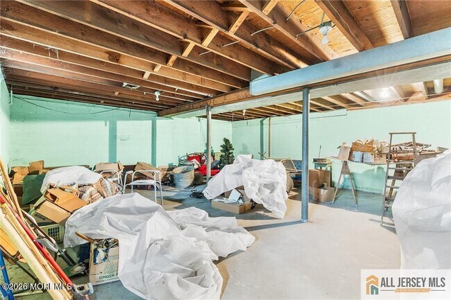 Building Photo - 713 Lincoln Dr