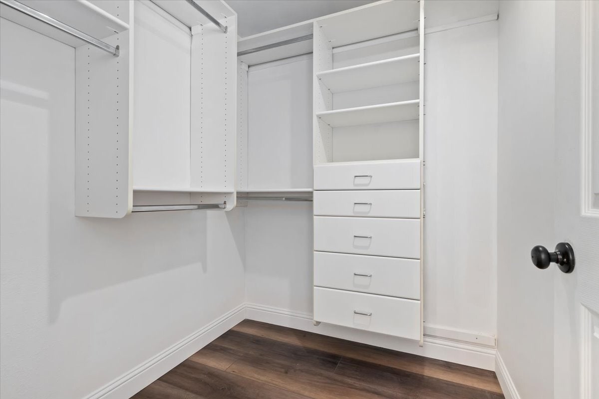Master Closet - 954 W River Point Cir