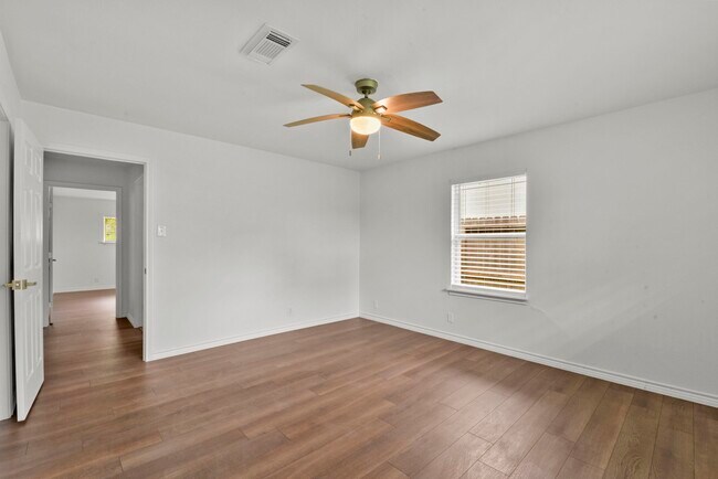 Building Photo - 5011 Redstart St