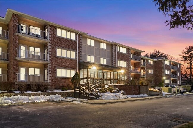 Building Photo - 30 Argyle Ave