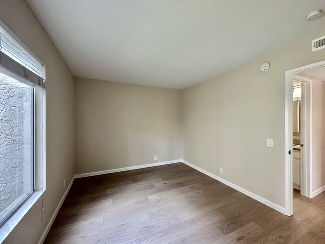 Building Photo - Newly Remodeled 2 Bedroom 2 Bath Near UTC ...
