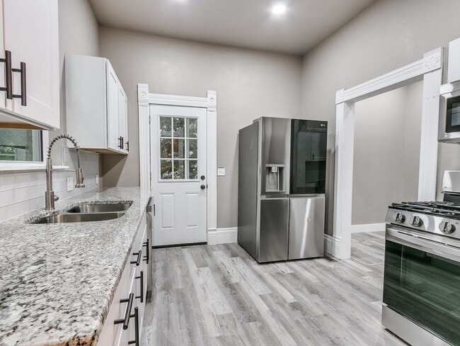 Building Photo - Beautiful 3 bedroom home in Guthrie with n...