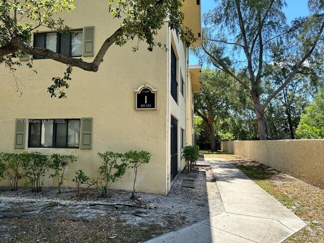 Building Photo - 2445 SW 18th Terrace