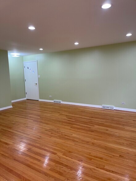 Building Photo - 634 Lawler Ave