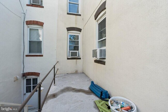 Building Photo - 540 46th St