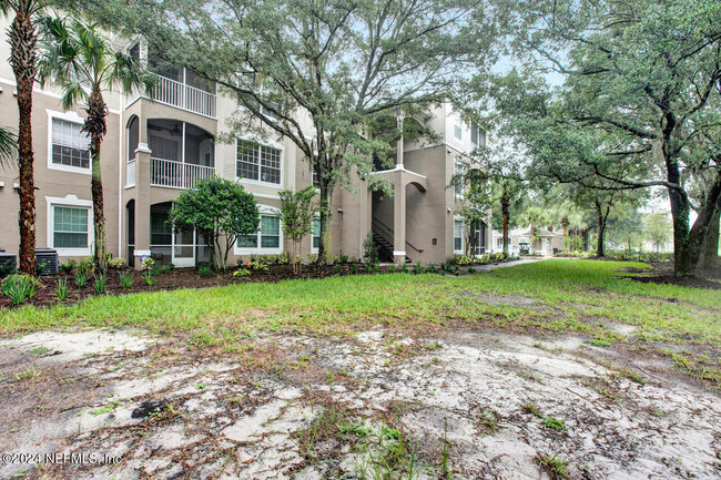 Building Photo - 10550 Baymeadows Rd