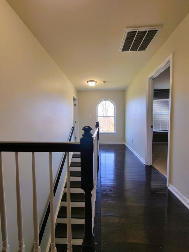 Building Photo - Large 2 story transitional in highly sough...