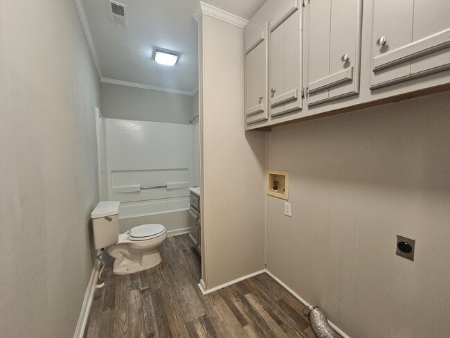 Building Photo - 706 Maple St