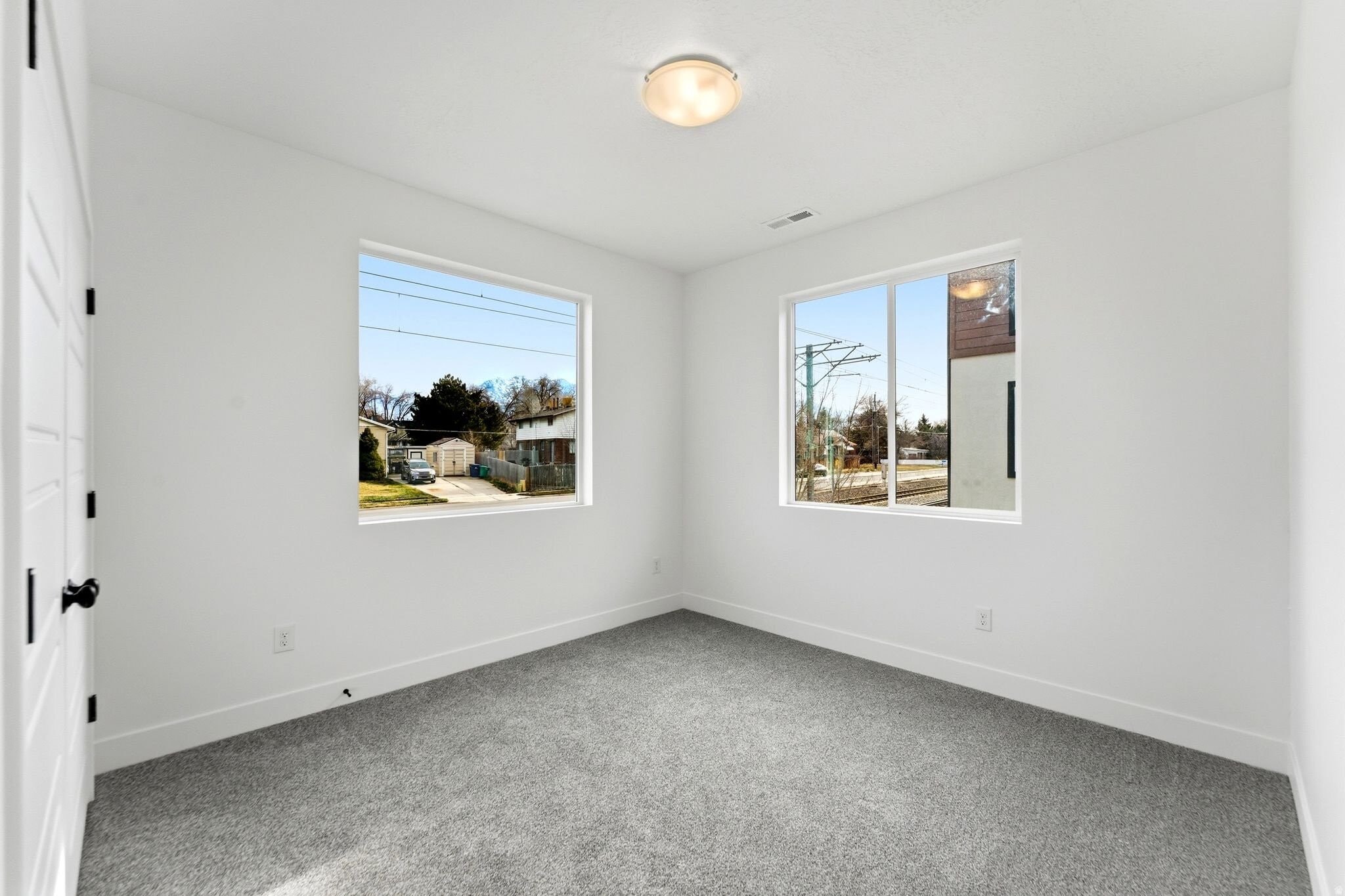 Building Photo - 144 E Chambord Ct