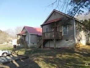 Building Photo - Cozy Cabin Charm in the Heart of Boone