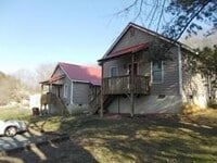 Building Photo - Cozy Cabin Charm in the Heart of Boone