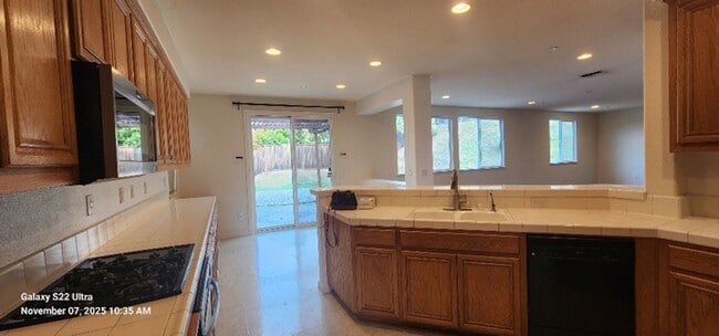 Building Photo - Welcome to American Canyon!! Beautiful Large 5 Bed 3 Full Bath for Lease