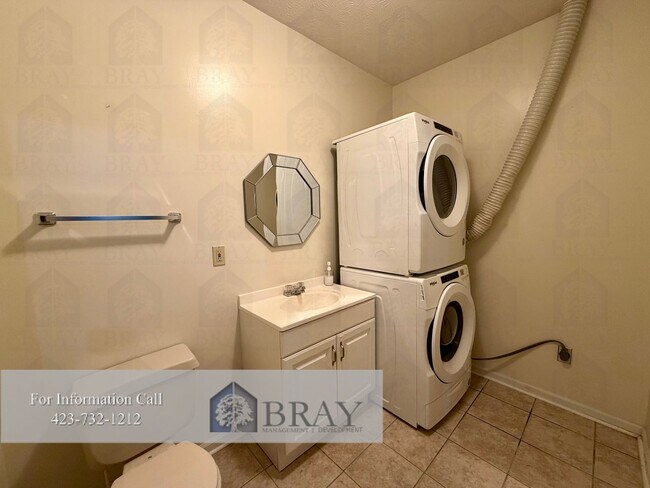 Building Photo - Charming 3-Bedroom Home with Modern Upgrad...