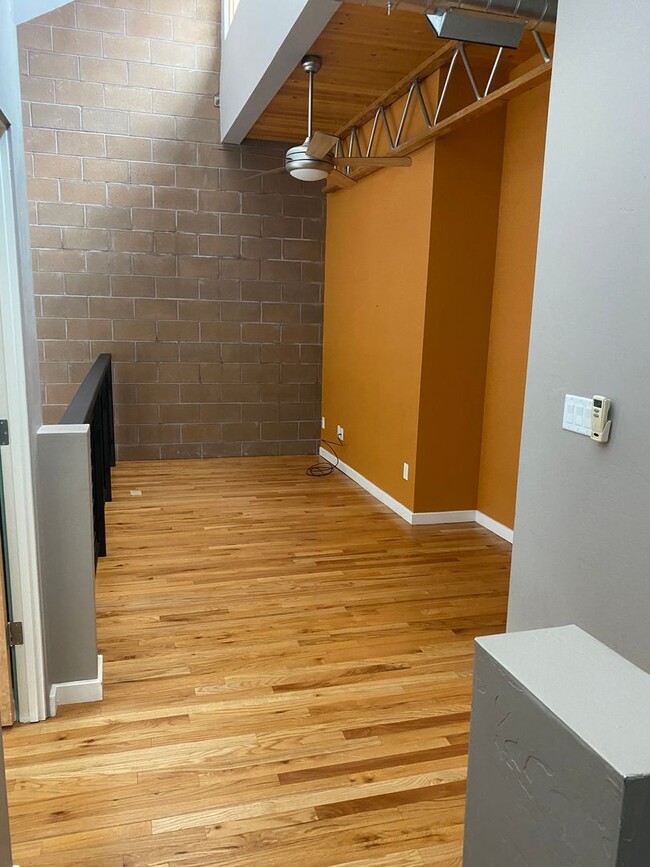 Building Photo - Contemporary 2 Bedroom, 2.5 Bath townhouse...