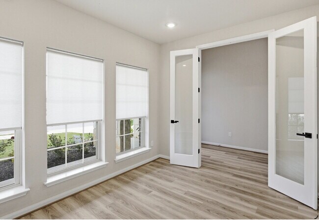 Building Photo - 10051 Mulhouse Dr