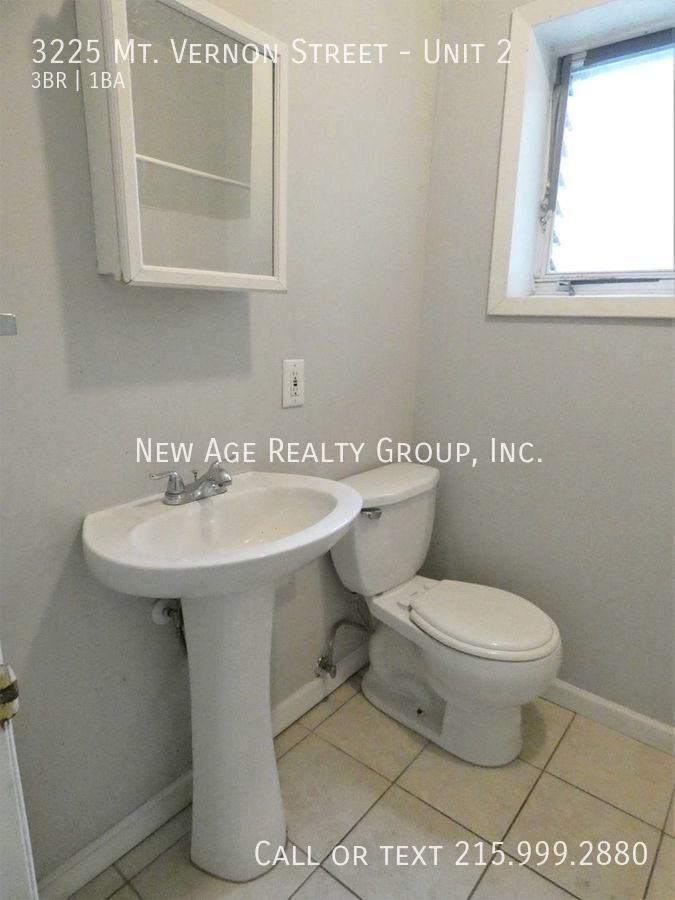 Building Photo - 3225 Mt Vernon St