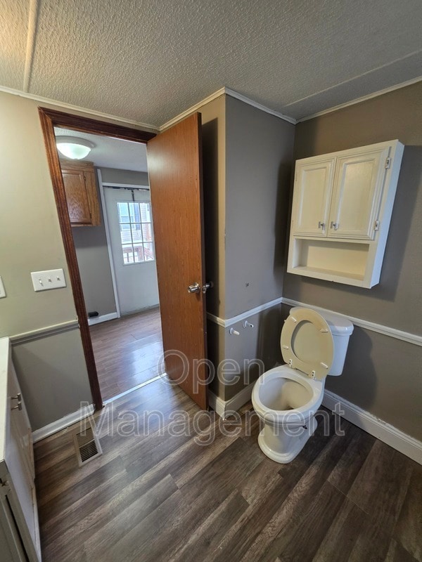 Building Photo - 16 English Village Park