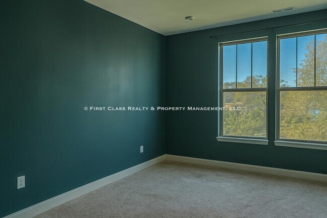 Building Photo - 338 Simeon Dr