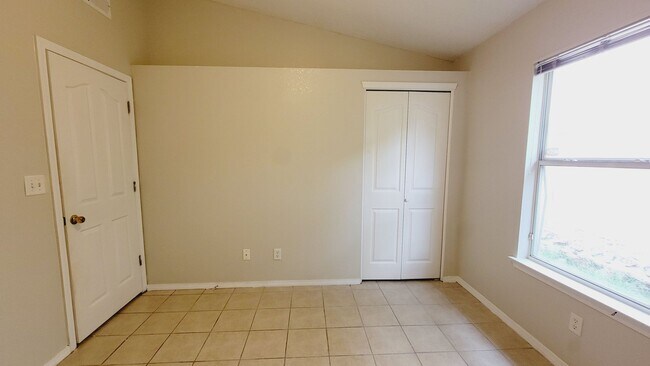 Building Photo - Recently painted 4 bedroom, 3 bath home in...
