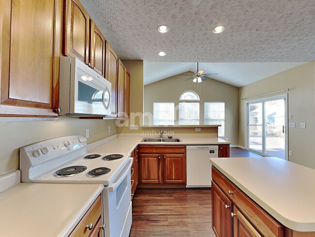 Building Photo - 285 Coyote Dr