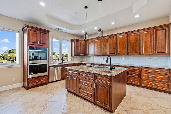 Building Photo - 703 Ramie Ct
