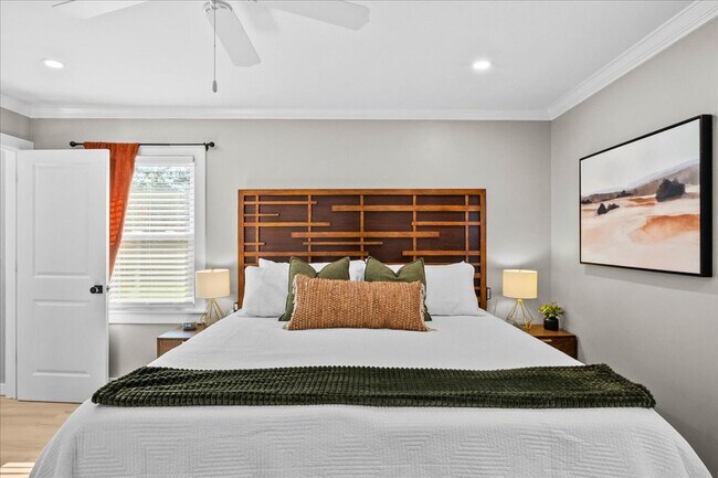 Building Photo - 103 Poinsettia Dr