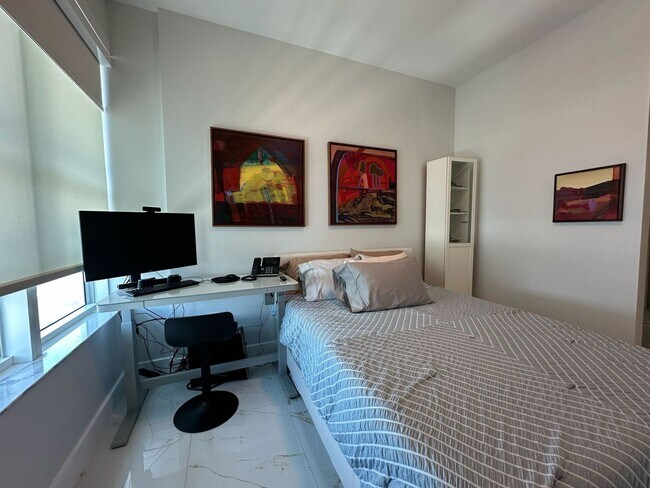 Building Photo - 950 Brickell Bay Dr