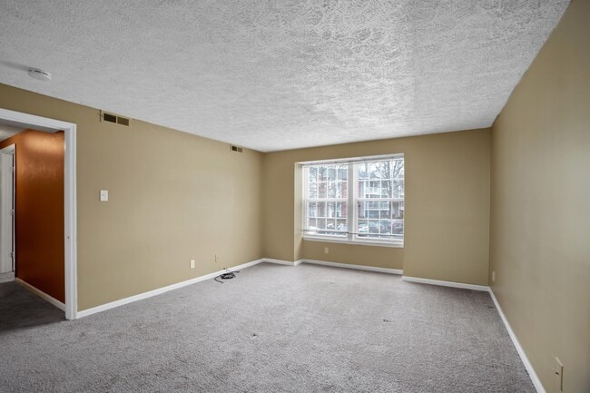 Building Photo - 97 Kenwood Dr