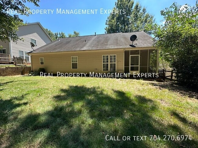 Building Photo - 10001 Glencrest Dr