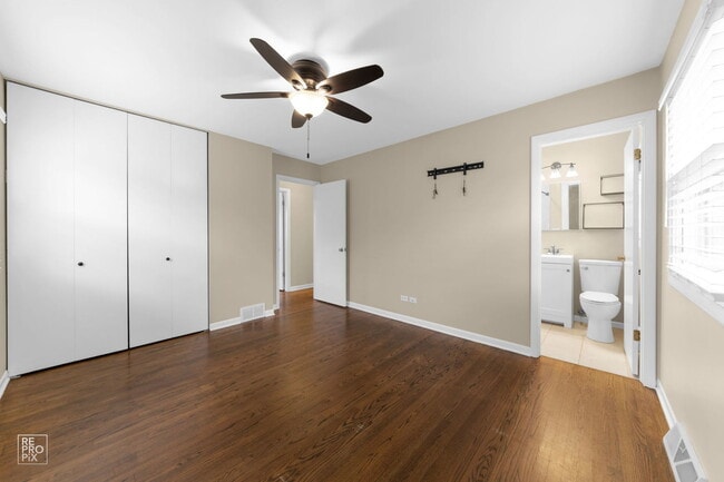 Building Photo - 410 N Shore Dr