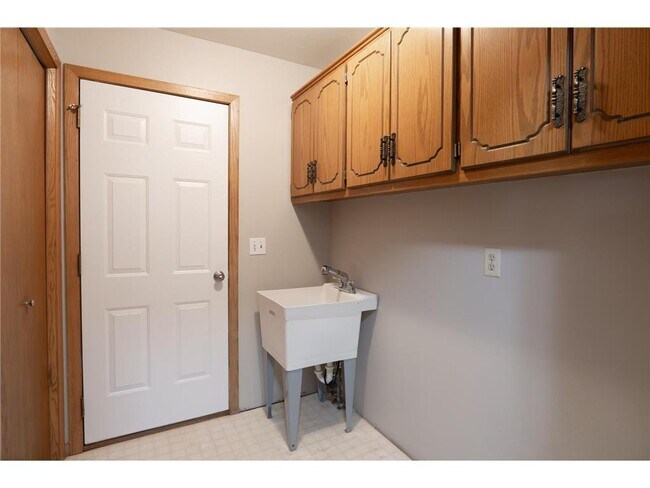 Building Photo - 5245 Clayton Dr