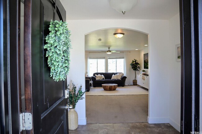 Building Photo - 616 W 4050 N