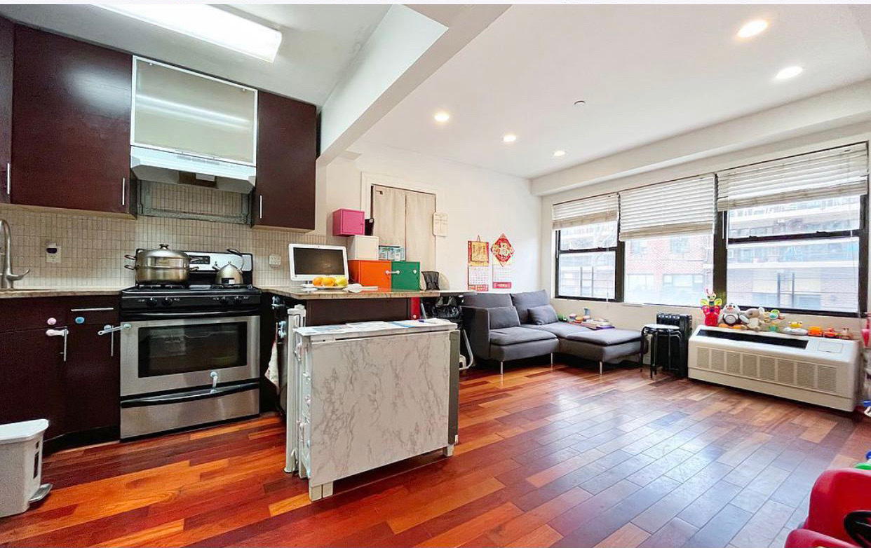 open floor livingroom - 7117 162nd St