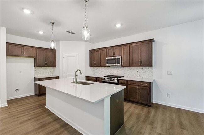 Building Photo - 204 Silverleaf Trl