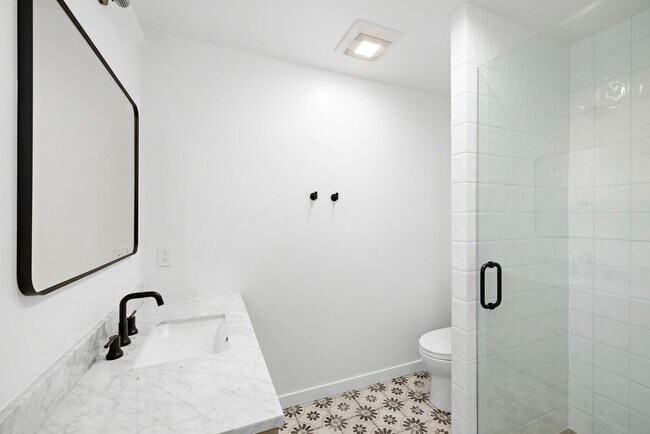 Building Photo - 219 Avenida Santa Barbara