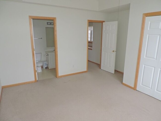 Building Photo - $1,950 | 3 Bedroom, 3.5 Bathroom Multi Flo...