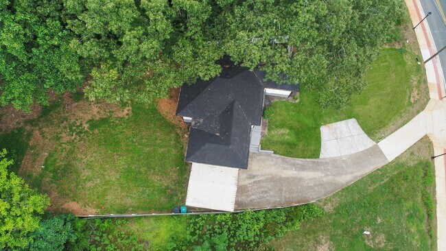 Building Photo - WELCOME HOME!