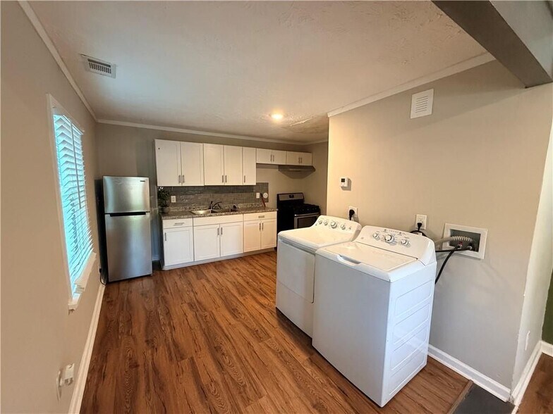 Building Photo - 10 Rockmart Dr SW