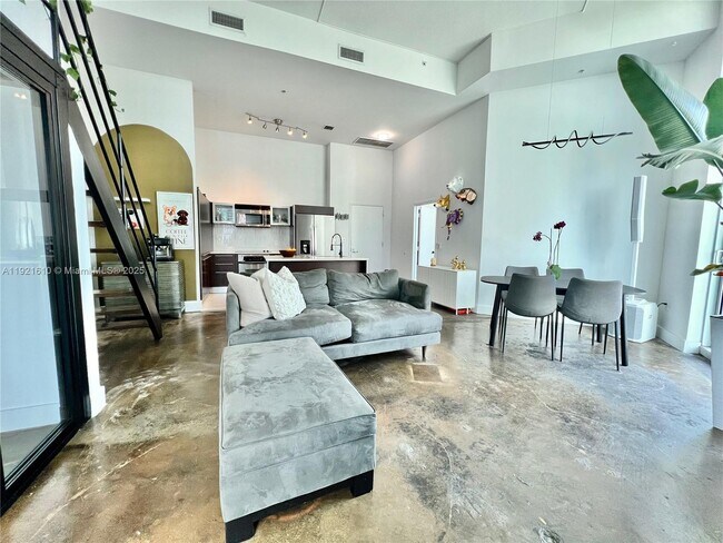 Building Photo - 1900 N Bayshore Dr