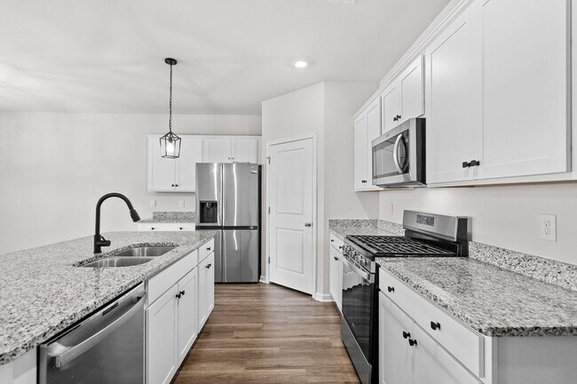 Building Photo - Modern 4BR Home with Screened Porch & Pond Views | Sun Colony, Longs SC